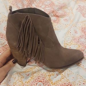 Excellent Steve Madden western fringe booties